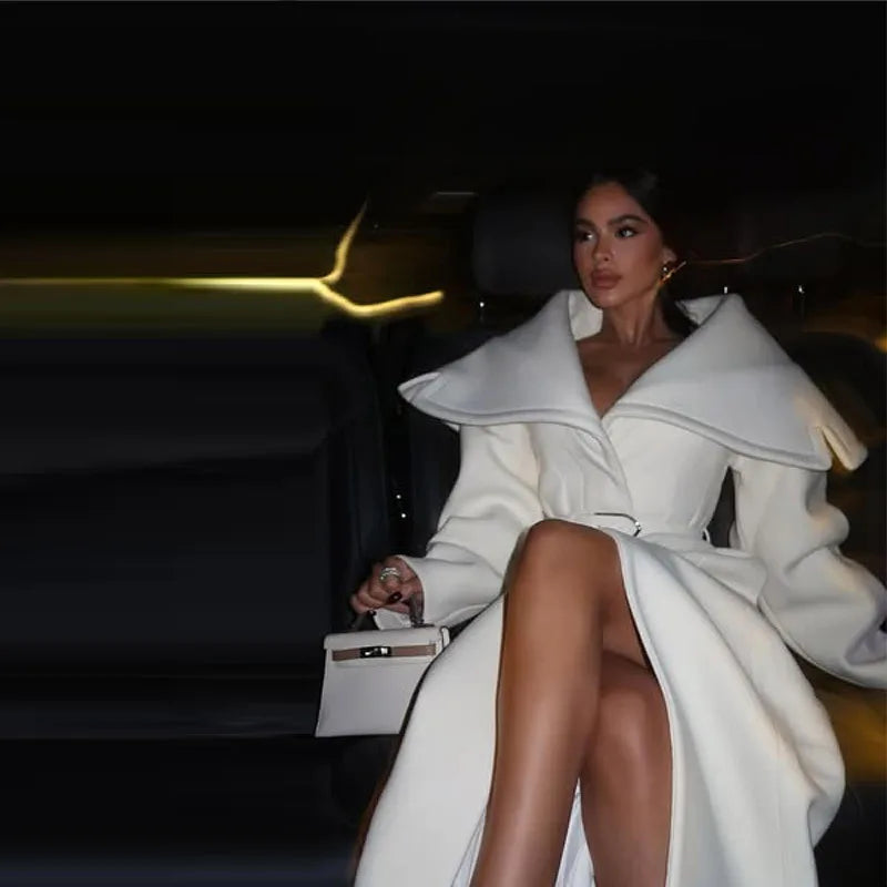 Long White Trench coat/ winter.fall