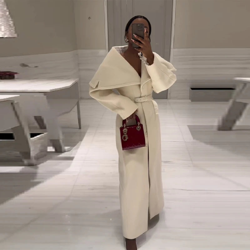 Long White Trench coat/ winter.fall